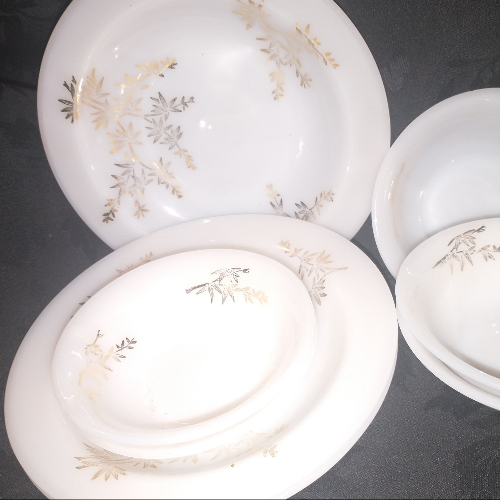 8 VINTAGE FEDERAL MILK GLASS GOLDEN BAMBOO DESIGN BOWLS